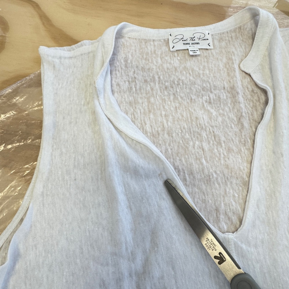 Feel The Piece Terre Jacobs White 100% Linen Deep V-Neck Sleeveless Top M/L - Picture 9 of 10